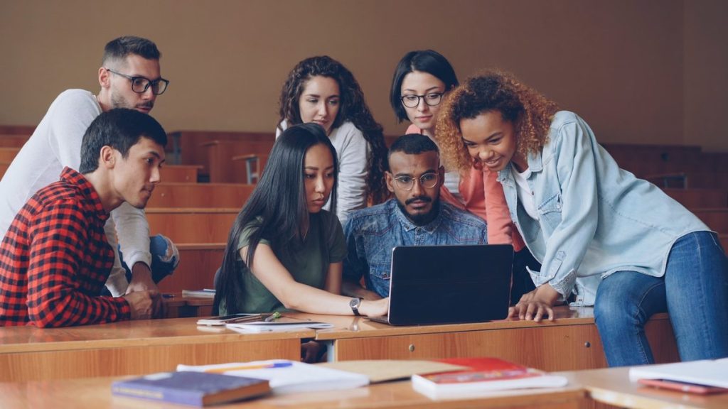 10% de descuento en cursos de adultos USA