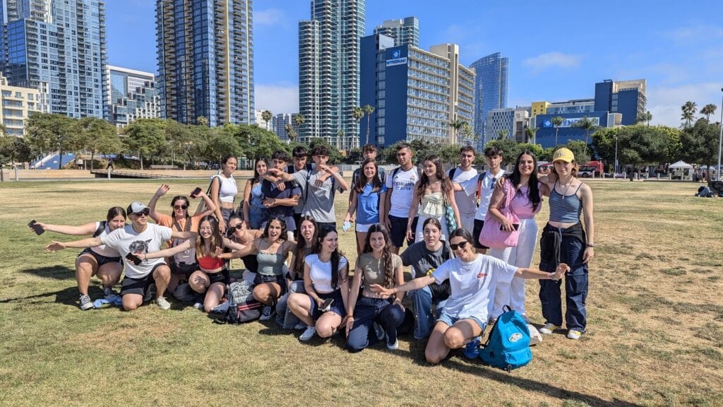 Estudiantes en el día de explorar el Pier