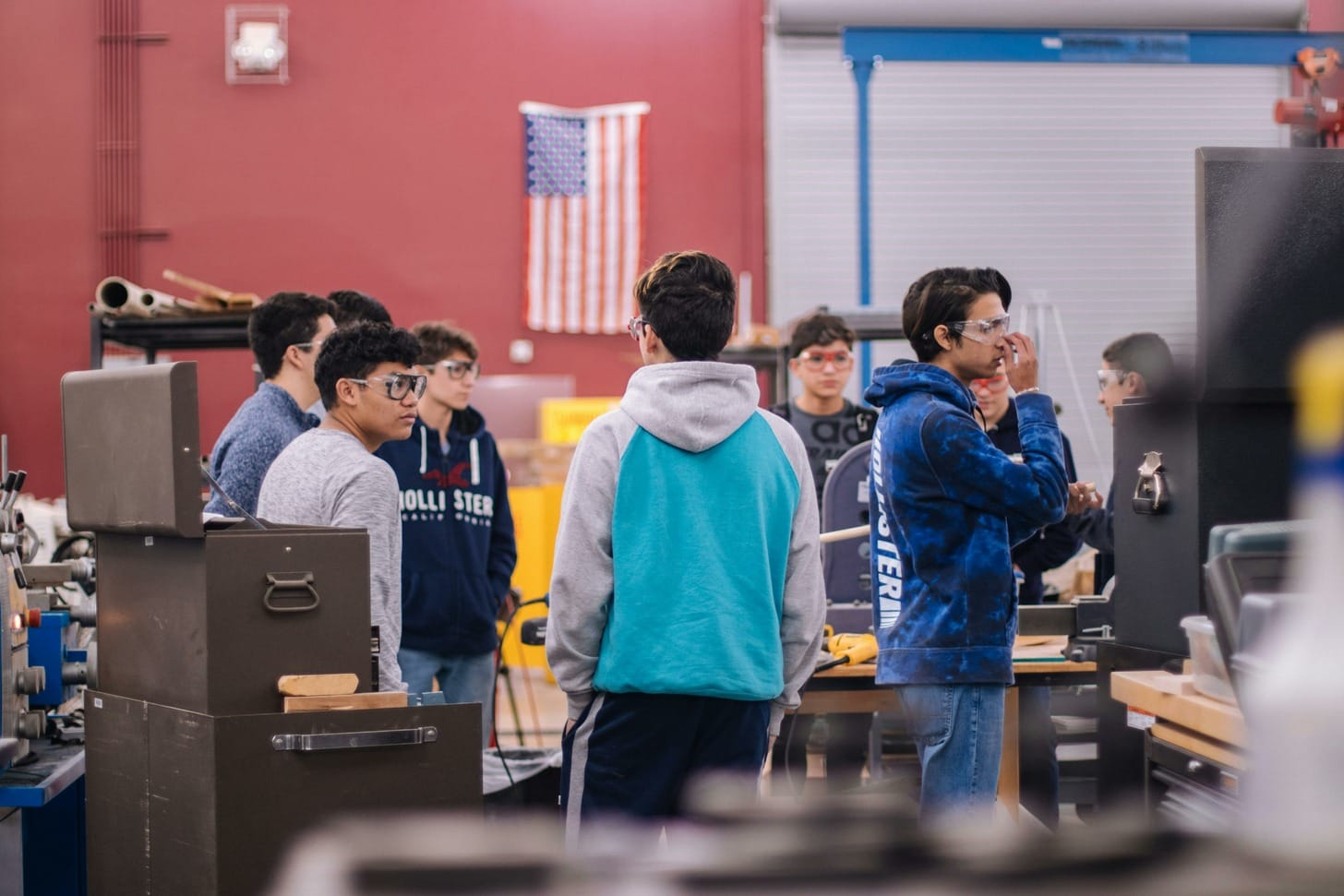 Estudiantes en un taller de tecnología de un instituto de Estados Unidos