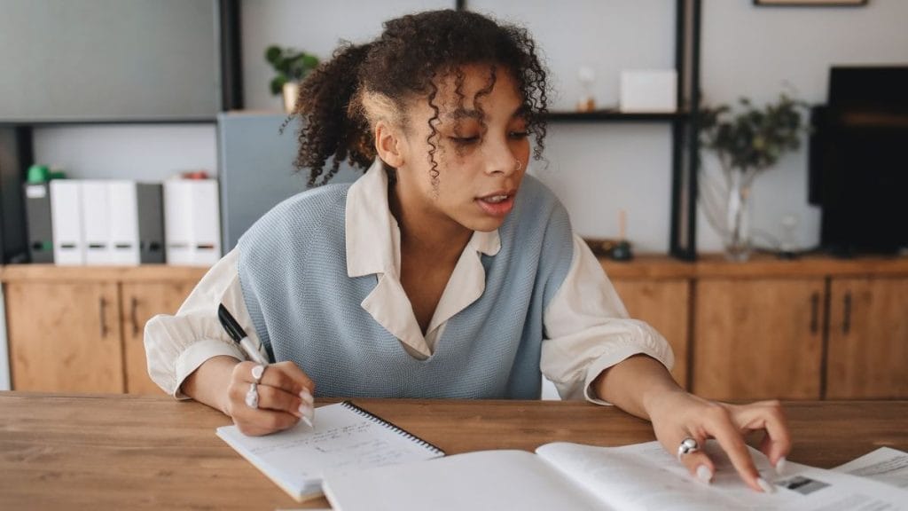 Requisitos del año escolar en Estados Unidos: edad, nivel de inglés (ELTiS) y expediente
