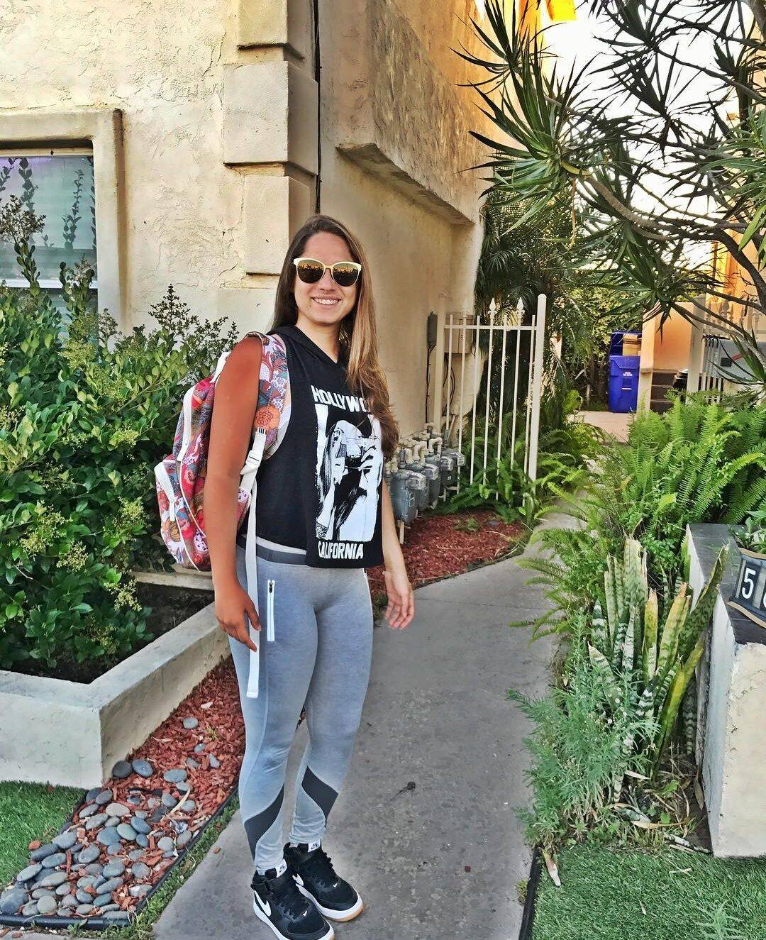 Estudiante adulta en su escuela de inglés en San Diego