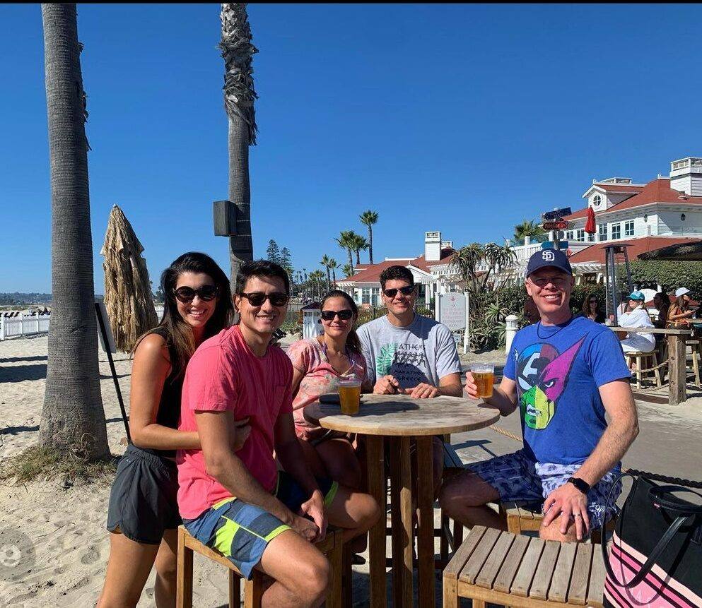 Estudiantes adultos con una familia americana en San Diego