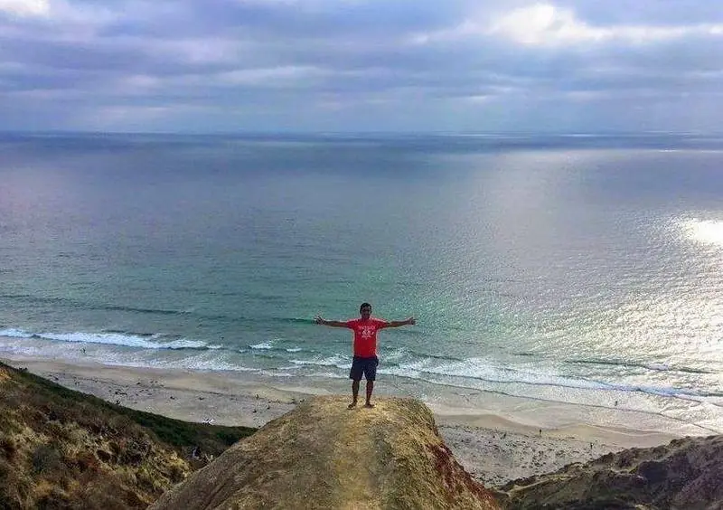 Adulto en la costa de San Diego