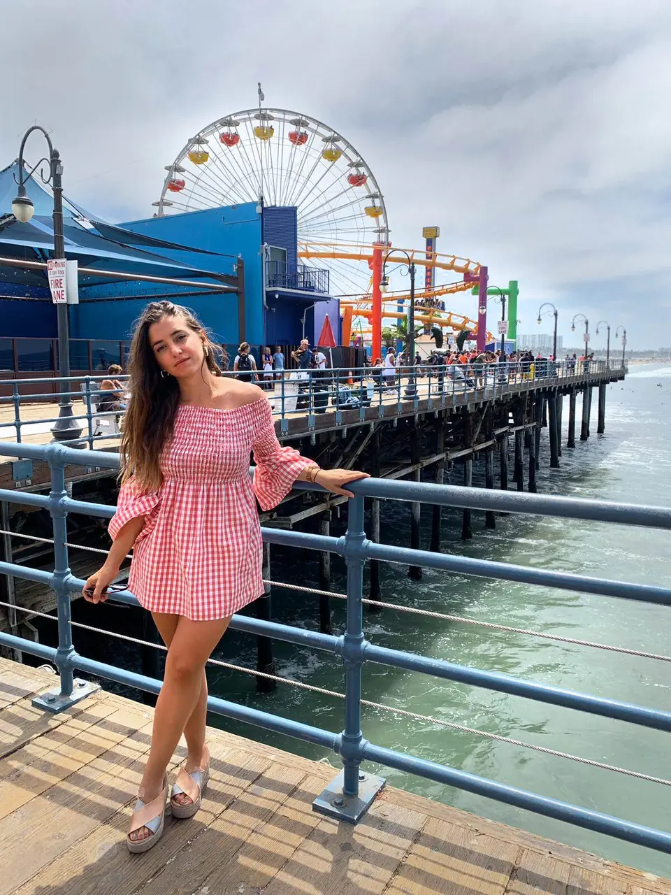 Au pair en el muelle de Santa Mónica, California