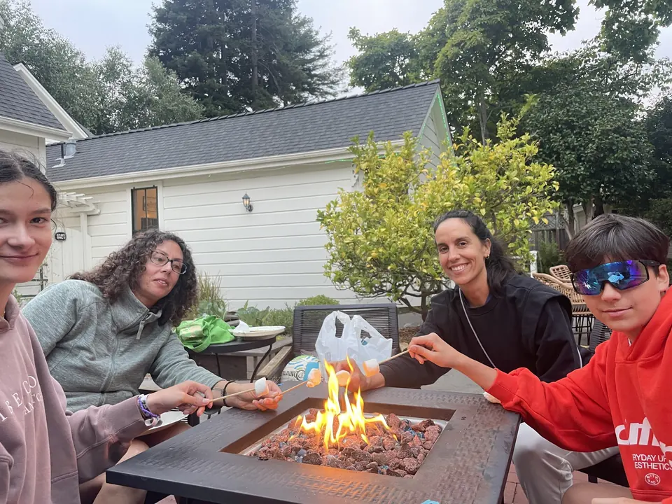 Estudiante con su familia anfitriona en San Diego