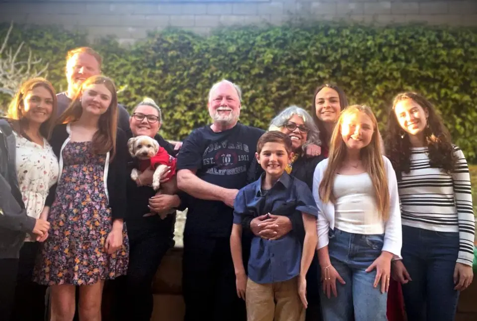 Familia anfitriona en su casa en San Diego