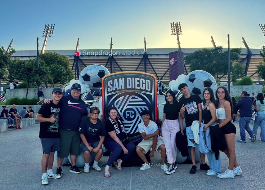 Estudiantes en un estadio en Estados Unidos
