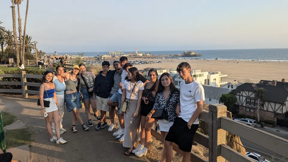 Estudiantes en el muelle de Santa Mónica, Los Ángeles