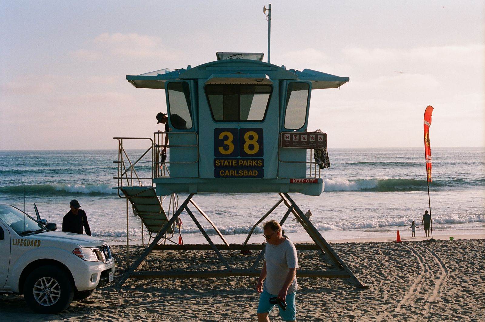 Torre de socorrista en una playa de California